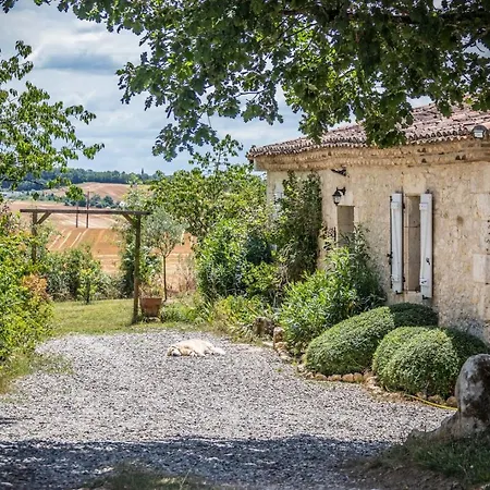 D'hotes Enmarcade ホームステイ *