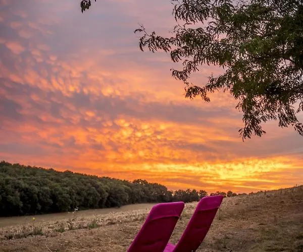 ホームステイ D'hotes Enmarcade Touget