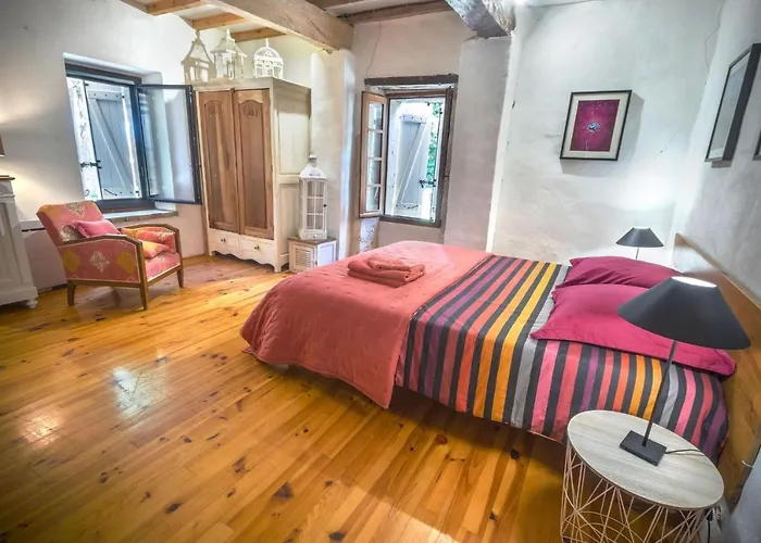 D'hotes Enmarcade ホームステイ *