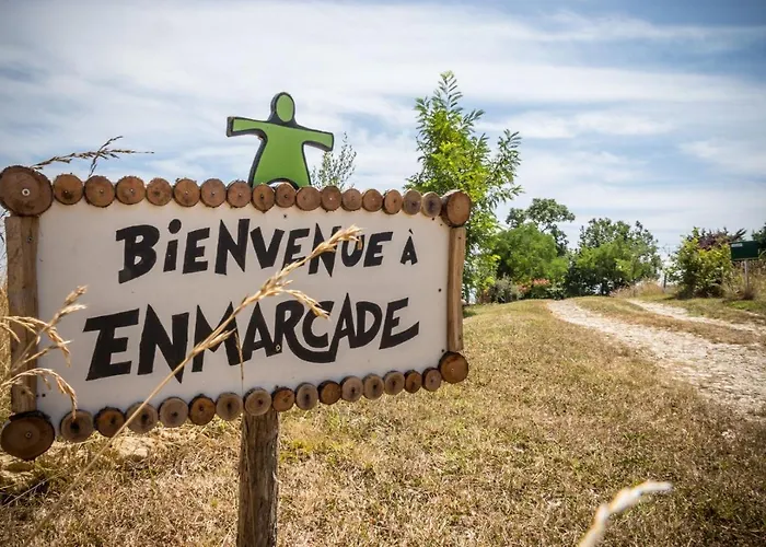 D'hotes Enmarcade ホームステイ *